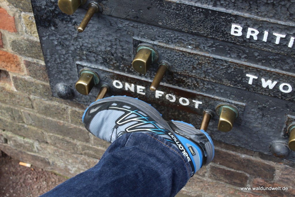 In Greenwich wurden Maßeinheiten wie "ein Fuß" definiert: Passt doch ziemlich genau...