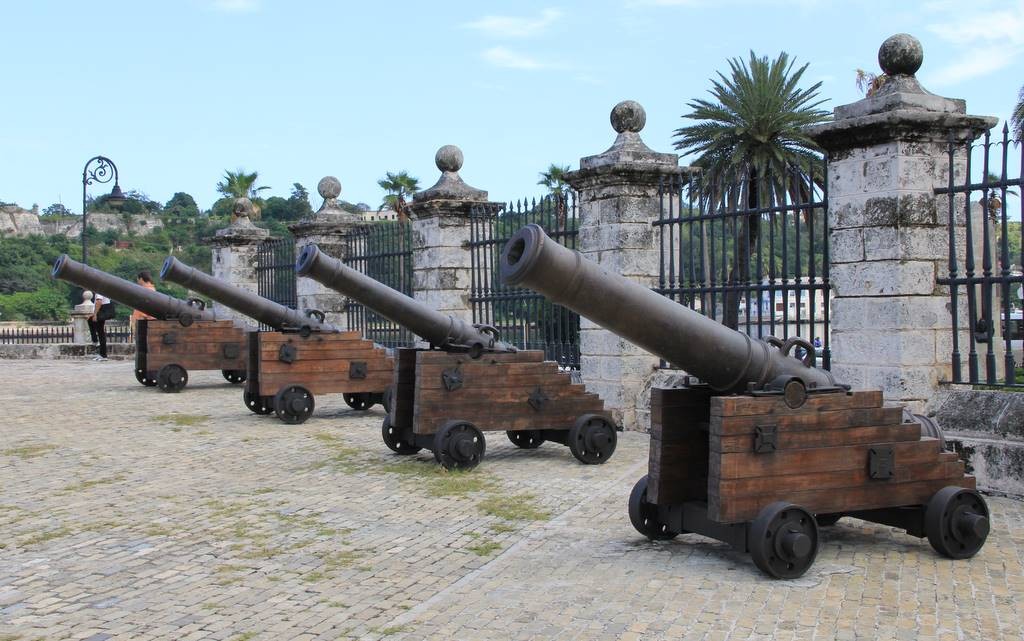 Alte Kanonen im Castillo de la Real Fuerza.