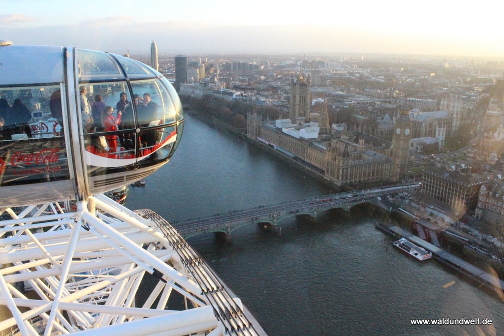 Blick vom London Eye auf Big Ben und Co.