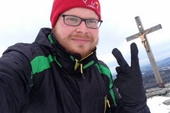 Autor Gregor Wolf am Lusen: Zwei Finger für zwei Gipfel